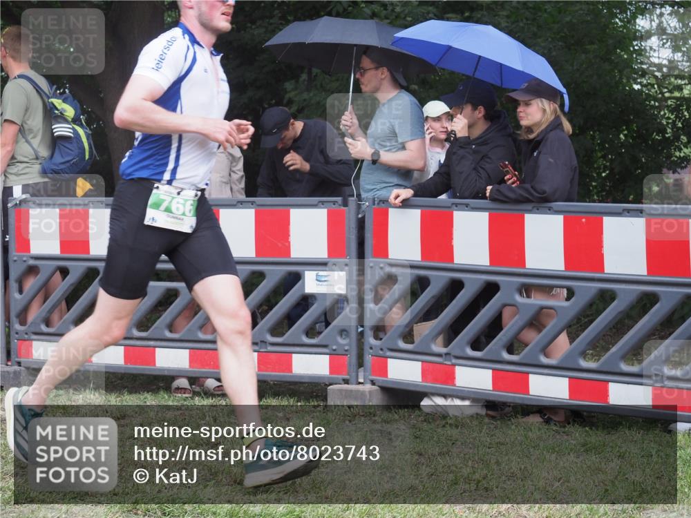 21.06.2025 - 27. Vierlanden-Triathlon KatJ http://msf.ph/oto/8023743 15.06.2025 13:25:04 Ziel 766 meine-sportfotos.de