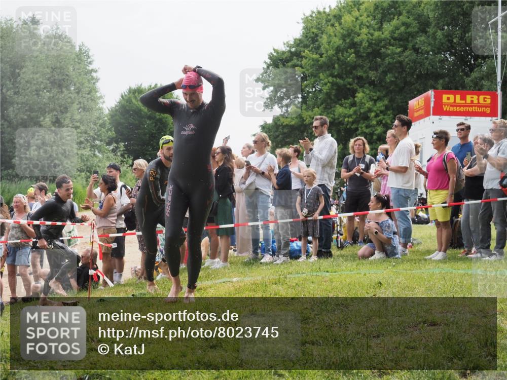 15.06.2025 - 27. Vierlanden-Triathlon KatJ http://msf.ph/oto/8023745 15.06.2025 10:56:53 Schwimmen 642, 651, 688, 691, 755 meine-sportfotos.de