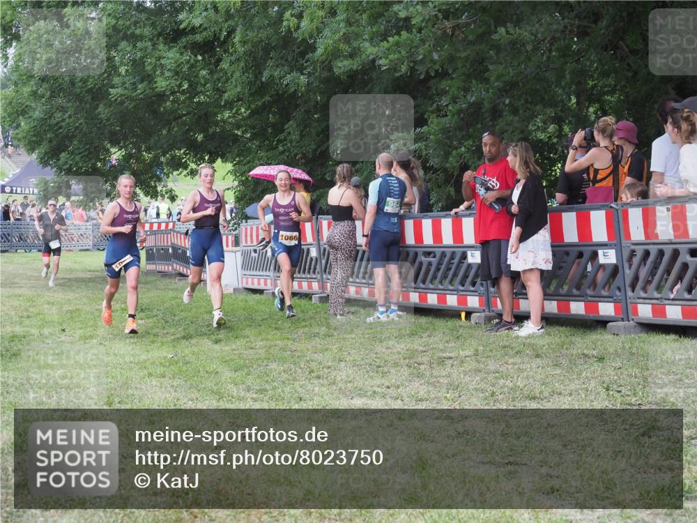 21.06.2025 - 27. Vierlanden-Triathlon KatJ http://msf.ph/oto/8023750 15.06.2025 13:25:15 Ziel 658, 1065, 1066, 1067 meine-sportfotos.de