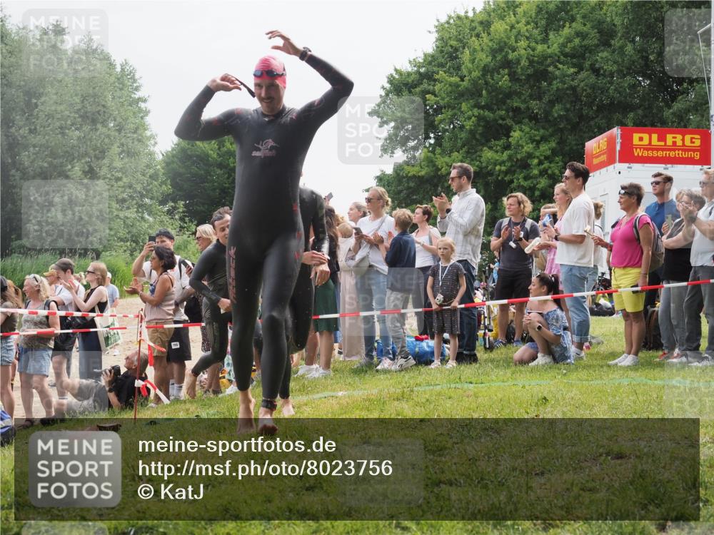 15.06.2025 - 27. Vierlanden-Triathlon KatJ http://msf.ph/oto/8023756 15.06.2025 10:56:54 Schwimmen 642, 651, 688, 691, 755 meine-sportfotos.de