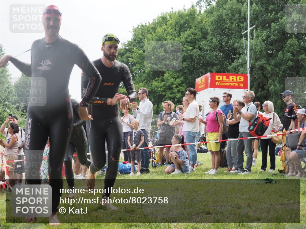 15.06.2025 - 27. Vierlanden-Triathlon KatJ http://msf.ph/oto/8023758 15.06.2025 10:56:55 Schwimmen 642, 651, 688, 691, 755 meine-sportfotos.de