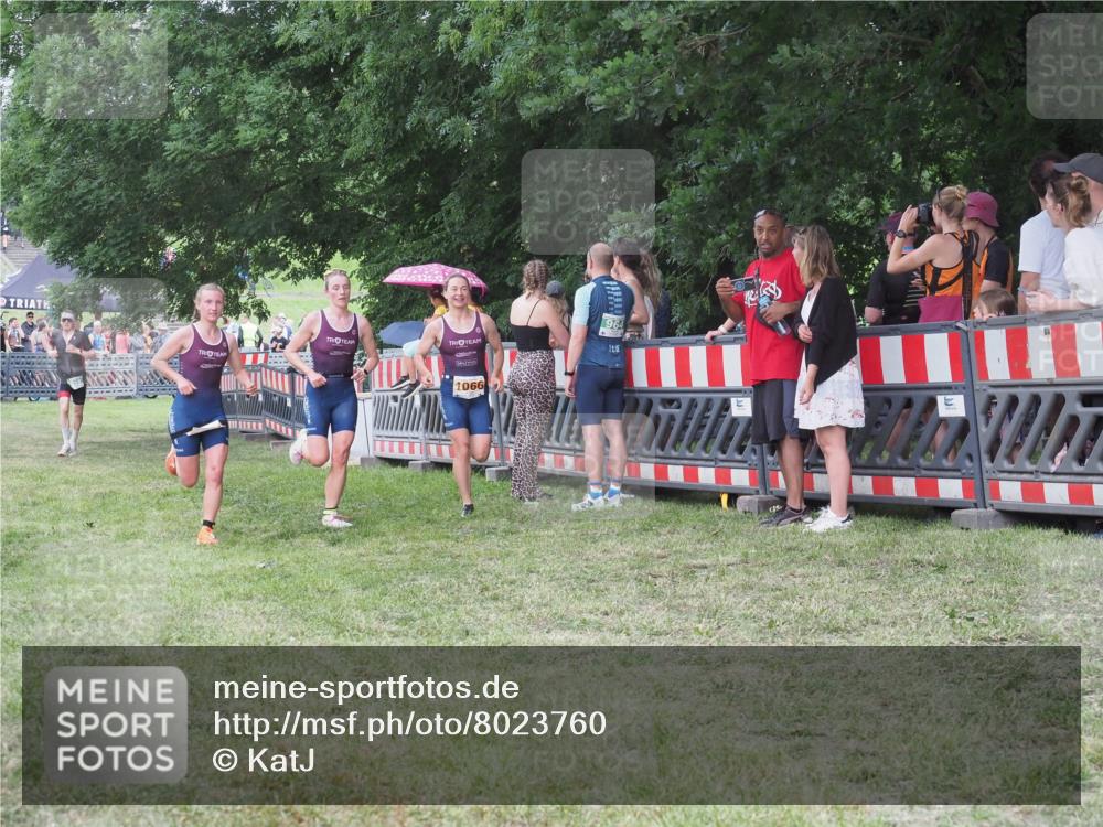 21.06.2025 - 27. Vierlanden-Triathlon KatJ http://msf.ph/oto/8023760 15.06.2025 13:25:15 Ziel 658, 1065, 1066, 1067 meine-sportfotos.de