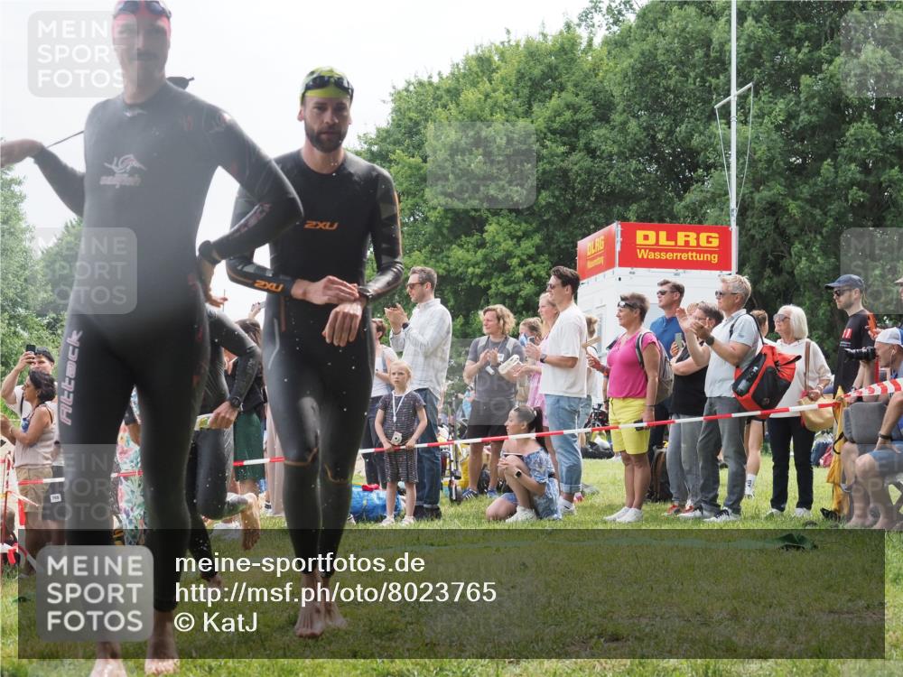 15.06.2025 - 27. Vierlanden-Triathlon KatJ http://msf.ph/oto/8023765 15.06.2025 10:56:55 Schwimmen 642, 651, 688, 691, 755 meine-sportfotos.de