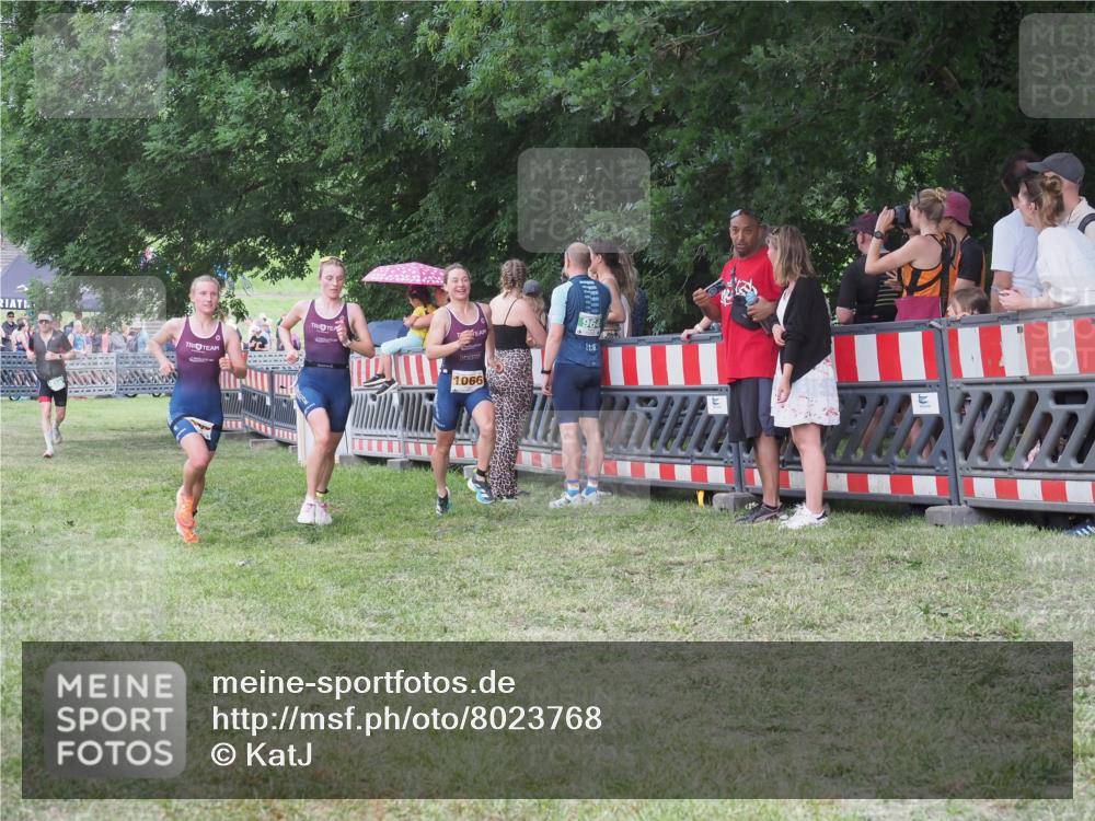 21.06.2025 - 27. Vierlanden-Triathlon KatJ http://msf.ph/oto/8023768 15.06.2025 13:25:15 Ziel 658, 1065, 1066, 1067 meine-sportfotos.de