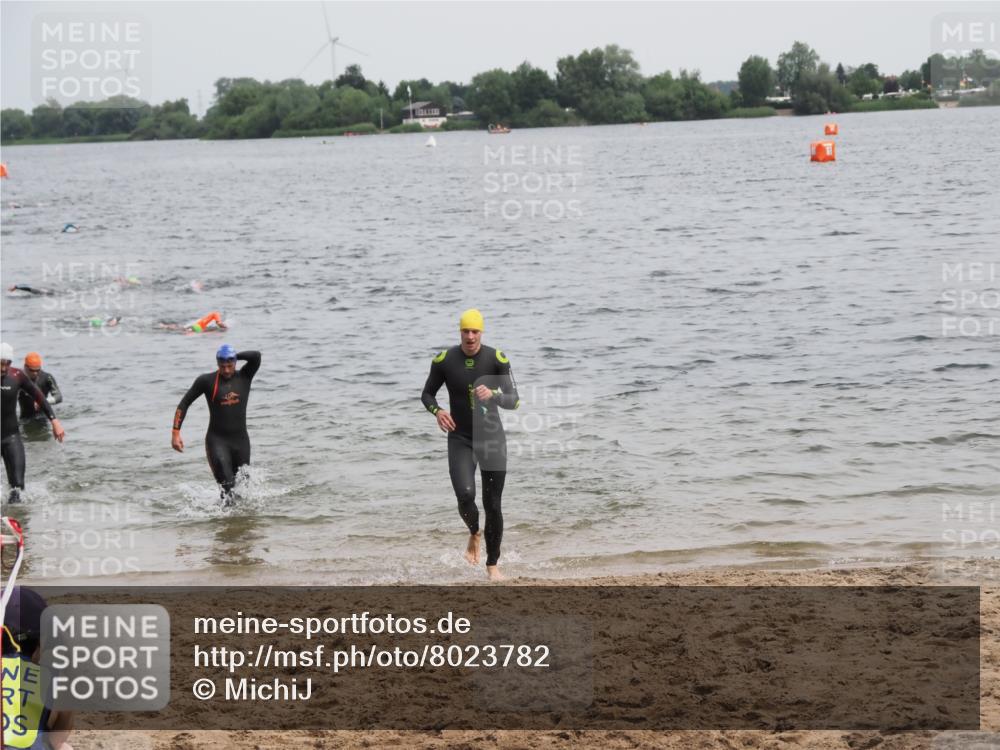21.06.2025 - 27. Vierlanden-Triathlon MichiJ http://msf.ph/oto/8023782 15.06.2026 10:54:53 Schwimmen 677, 744, 761 meine-sportfotos.de