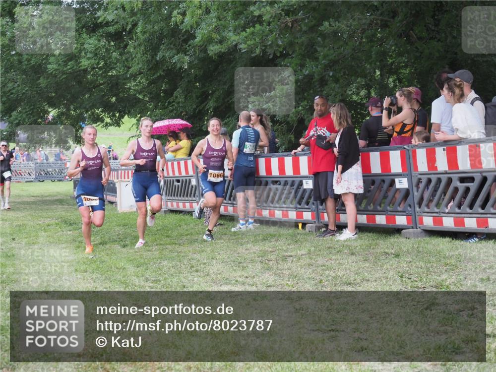 21.06.2025 - 27. Vierlanden-Triathlon KatJ http://msf.ph/oto/8023787 15.06.2025 13:25:15 Ziel 658, 1065, 1066, 1067 meine-sportfotos.de
