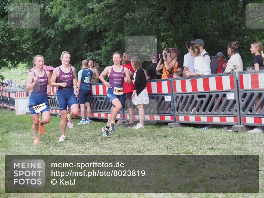 21.06.2025 - 27. Vierlanden-Triathlon KatJ http://msf.ph/oto/8023819 15.06.2025 13:25:16 Ziel 658, 1065, 1066, 1067 meine-sportfotos.de