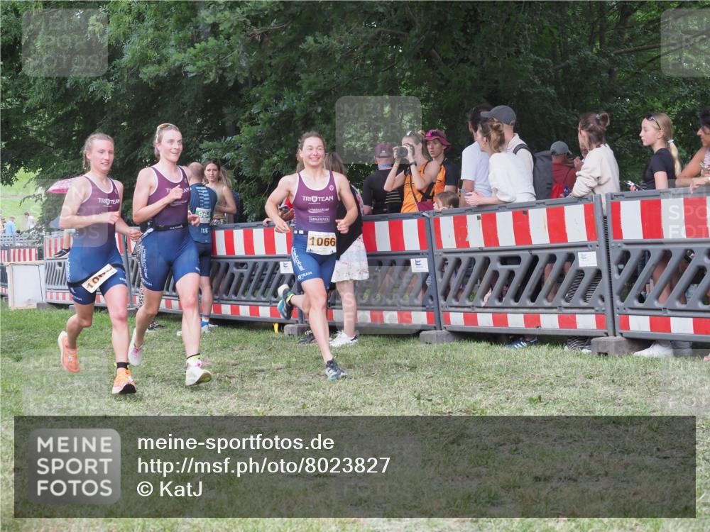21.06.2025 - 27. Vierlanden-Triathlon KatJ http://msf.ph/oto/8023827 15.06.2025 13:25:16 Ziel 658, 1065, 1066, 1067 meine-sportfotos.de
