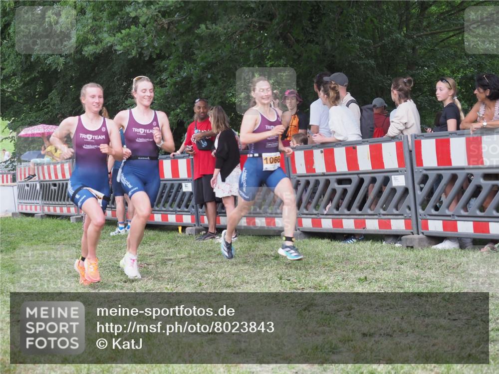21.06.2025 - 27. Vierlanden-Triathlon KatJ http://msf.ph/oto/8023843 15.06.2025 13:25:16 Ziel 658, 1065, 1066, 1067 meine-sportfotos.de