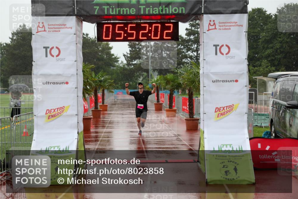 15.06.2025 - 7 Türme Triathlon Michael Strokosch http://msf.ph/oto/8023858 15.06.2025 15:52:02 Ziel 338 meine-sportfotos.de