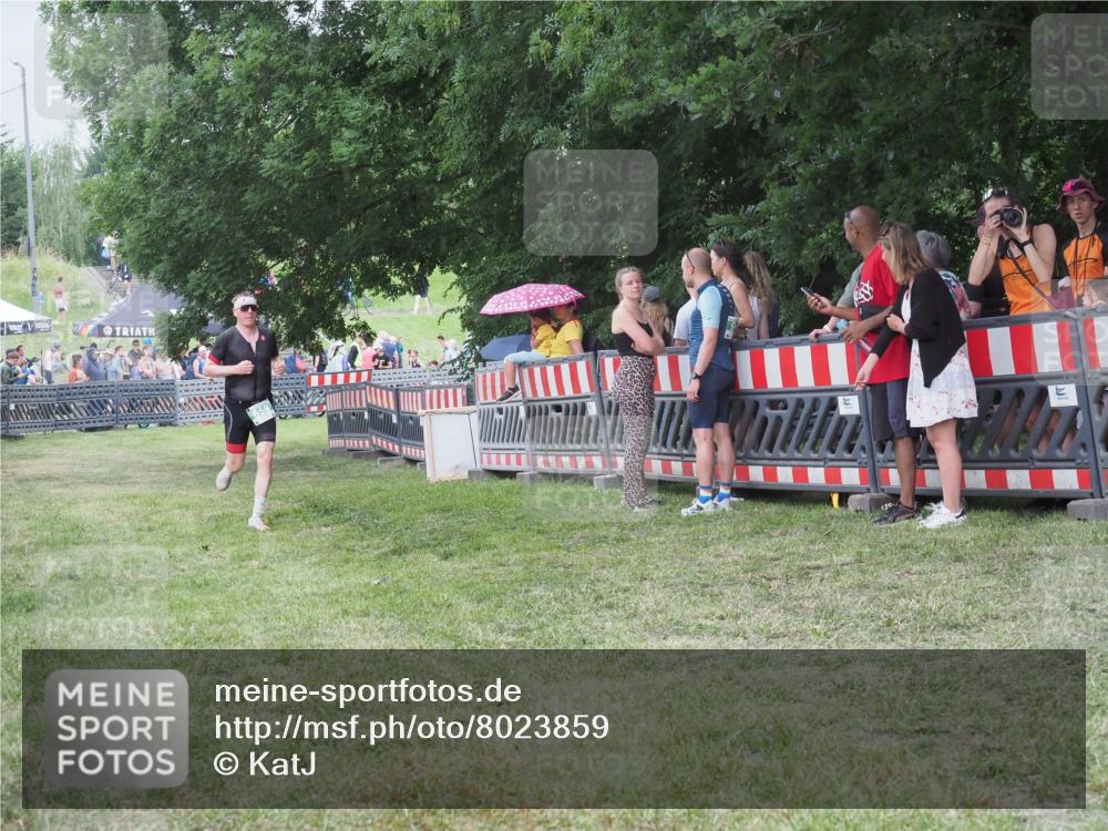 21.06.2025 - 27. Vierlanden-Triathlon KatJ http://msf.ph/oto/8023859 15.06.2025 13:25:18 Ziel 658, 1065, 1066, 1067 meine-sportfotos.de