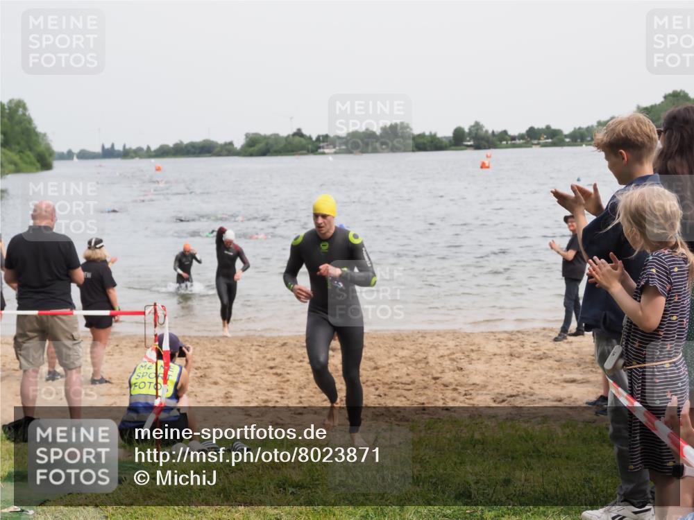 21.06.2025 - 27. Vierlanden-Triathlon MichiJ http://msf.ph/oto/8023871 15.06.2026 10:54:57 Schwimmen 677, 735, 744, 761 meine-sportfotos.de