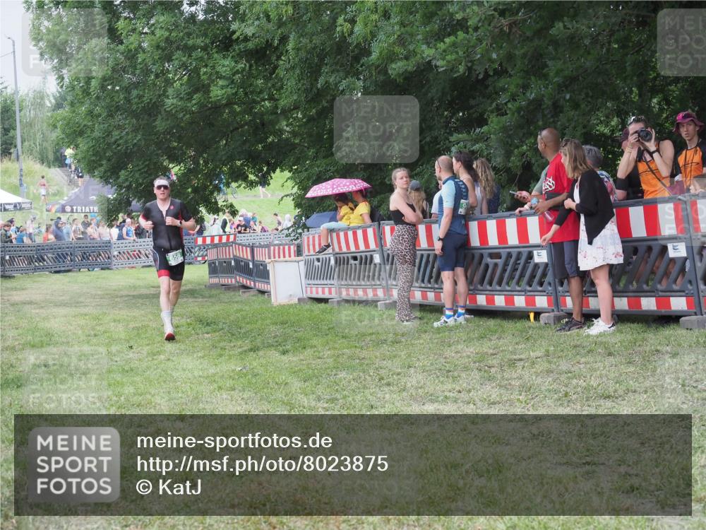 21.06.2025 - 27. Vierlanden-Triathlon KatJ http://msf.ph/oto/8023875 15.06.2025 13:25:19 Ziel 658 meine-sportfotos.de