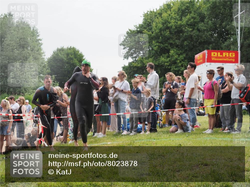 15.06.2025 - 27. Vierlanden-Triathlon KatJ http://msf.ph/oto/8023878 15.06.2025 10:57:02 Schwimmen 651, 654, 688, 711, 718, 755 meine-sportfotos.de