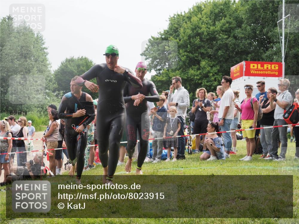 15.06.2025 - 27. Vierlanden-Triathlon KatJ http://msf.ph/oto/8023915 15.06.2025 10:57:04 Schwimmen 654, 688, 711, 718, 755 meine-sportfotos.de