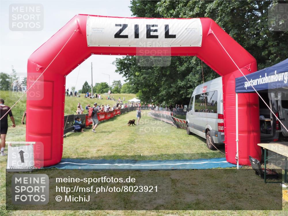 21.06.2025 - 27. Vierlanden-Triathlon MichiJ http://msf.ph/oto/8023921 15.06.2026 11:50:13 Ziel 485 meine-sportfotos.de