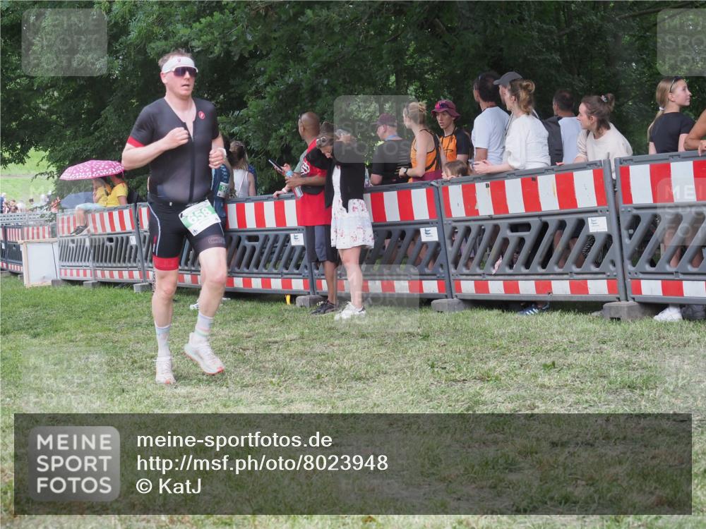 21.06.2025 - 27. Vierlanden-Triathlon KatJ http://msf.ph/oto/8023948 15.06.2025 13:25:21 Ziel 658 meine-sportfotos.de
