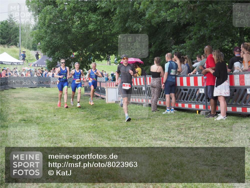 21.06.2025 - 27. Vierlanden-Triathlon KatJ http://msf.ph/oto/8023963 15.06.2025 13:25:46 Ziel 13, 1053, 1054, 1055 meine-sportfotos.de