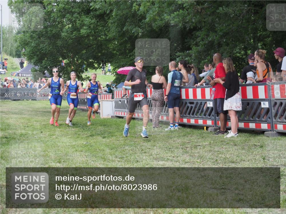 21.06.2025 - 27. Vierlanden-Triathlon KatJ http://msf.ph/oto/8023986 15.06.2025 13:25:46 Ziel 13, 1053, 1054, 1055 meine-sportfotos.de