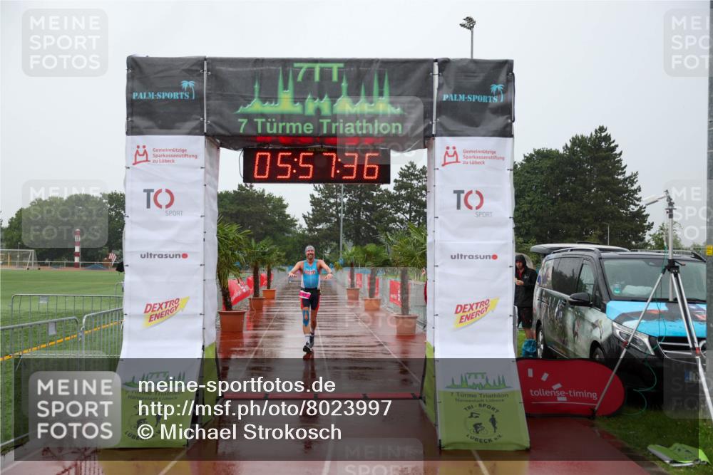 15.06.2025 - 7 Türme Triathlon Michael Strokosch http://msf.ph/oto/8023997 15.06.2025 15:57:36 Ziel 326 meine-sportfotos.de