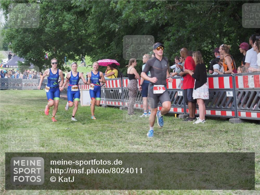 21.06.2025 - 27. Vierlanden-Triathlon KatJ http://msf.ph/oto/8024011 15.06.2025 13:25:46 Ziel 13, 1053, 1054, 1055 meine-sportfotos.de