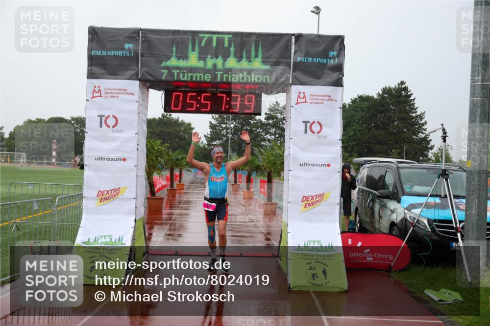 15.06.2025 - 7 Türme Triathlon Michael Strokosch http://msf.ph/oto/8024019 15.06.2025 15:57:38 Ziel 326 meine-sportfotos.de