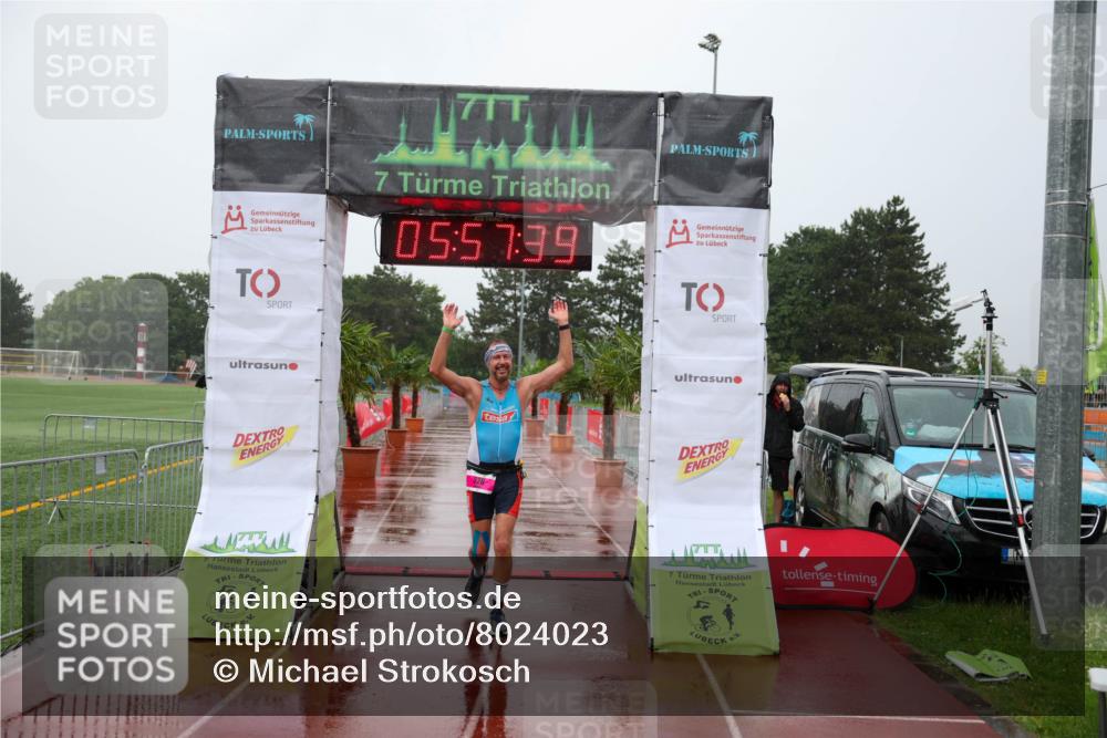 15.06.2025 - 7 Türme Triathlon Michael Strokosch http://msf.ph/oto/8024023 15.06.2025 15:57:39 Ziel 326 meine-sportfotos.de