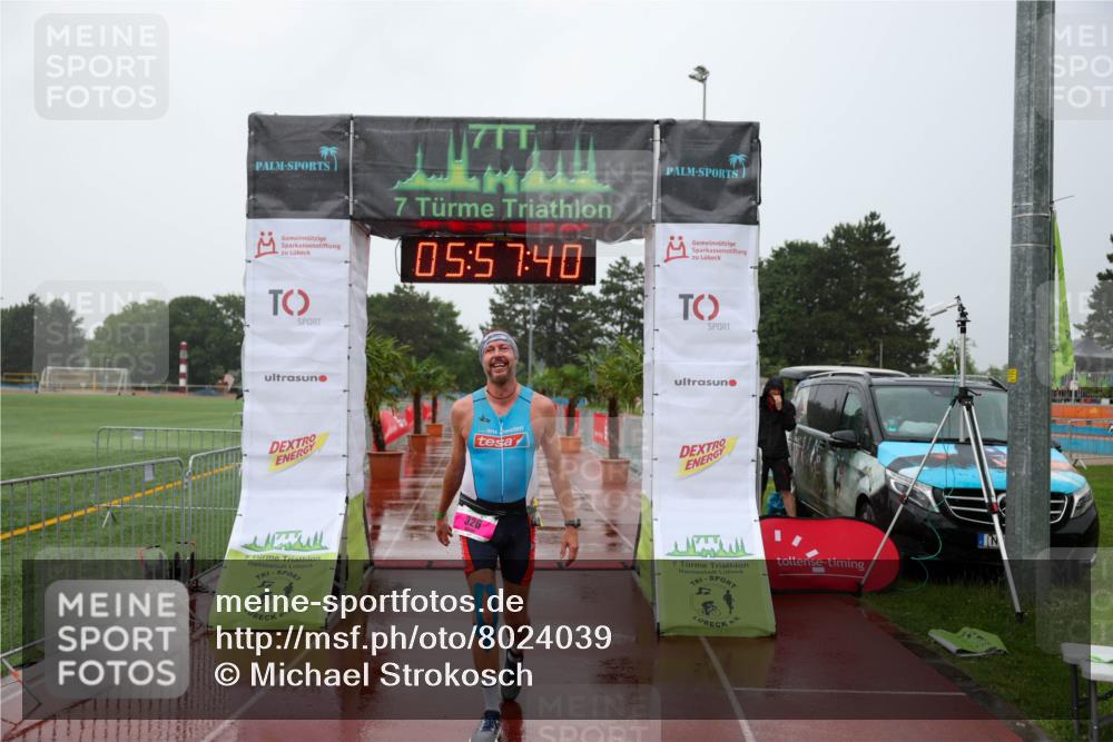 15.06.2025 - 7 Türme Triathlon Michael Strokosch http://msf.ph/oto/8024039 15.06.2025 15:57:40 Ziel 326 meine-sportfotos.de