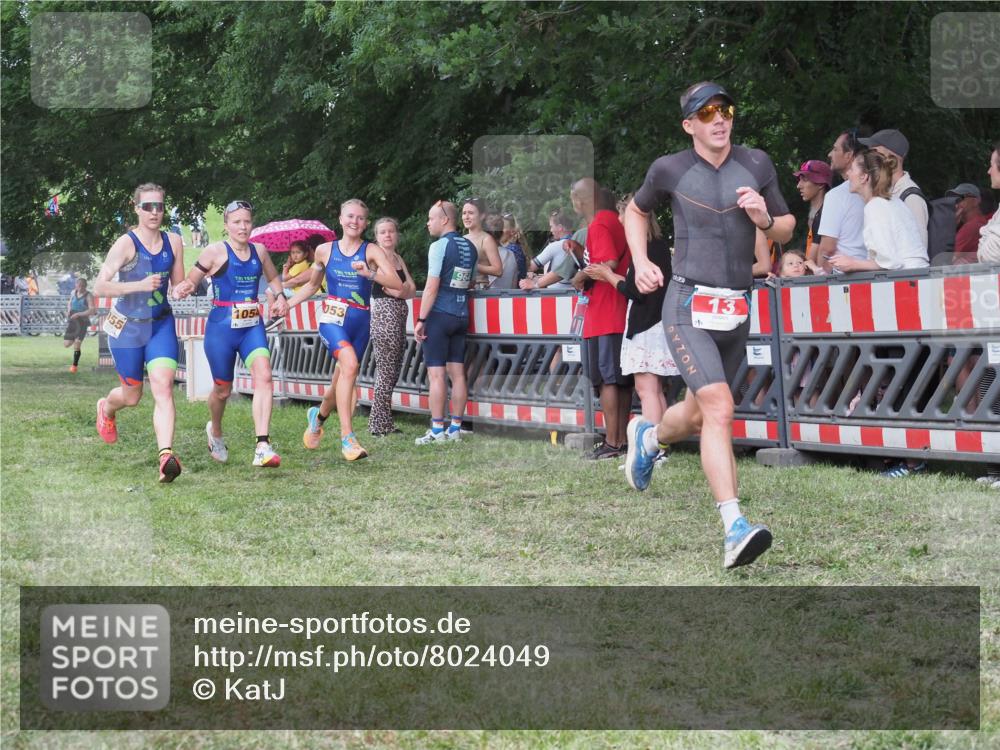 21.06.2025 - 27. Vierlanden-Triathlon KatJ http://msf.ph/oto/8024049 15.06.2025 13:25:47 Ziel 13, 1053, 1054, 1055 meine-sportfotos.de