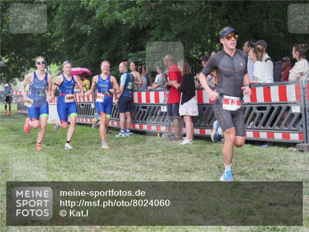 21.06.2025 - 27. Vierlanden-Triathlon KatJ http://msf.ph/oto/8024060 15.06.2025 13:25:47 Ziel 13, 1053, 1054, 1055 meine-sportfotos.de