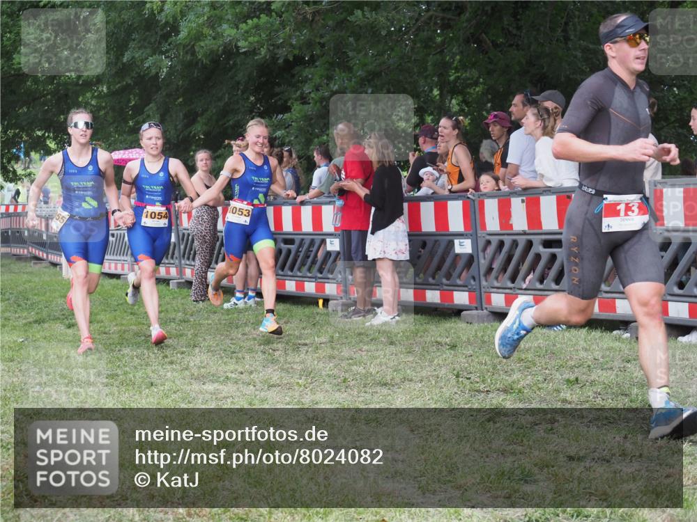 21.06.2025 - 27. Vierlanden-Triathlon KatJ http://msf.ph/oto/8024082 15.06.2025 13:25:47 Ziel 13, 1053, 1054, 1055 meine-sportfotos.de