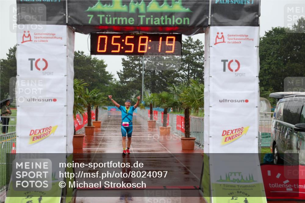 15.06.2025 - 7 Türme Triathlon Michael Strokosch http://msf.ph/oto/8024097 15.06.2025 15:58:19 Ziel  meine-sportfotos.de