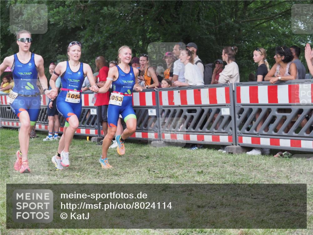 21.06.2025 - 27. Vierlanden-Triathlon KatJ http://msf.ph/oto/8024114 15.06.2025 13:25:48 Ziel 13, 1053, 1054, 1055 meine-sportfotos.de