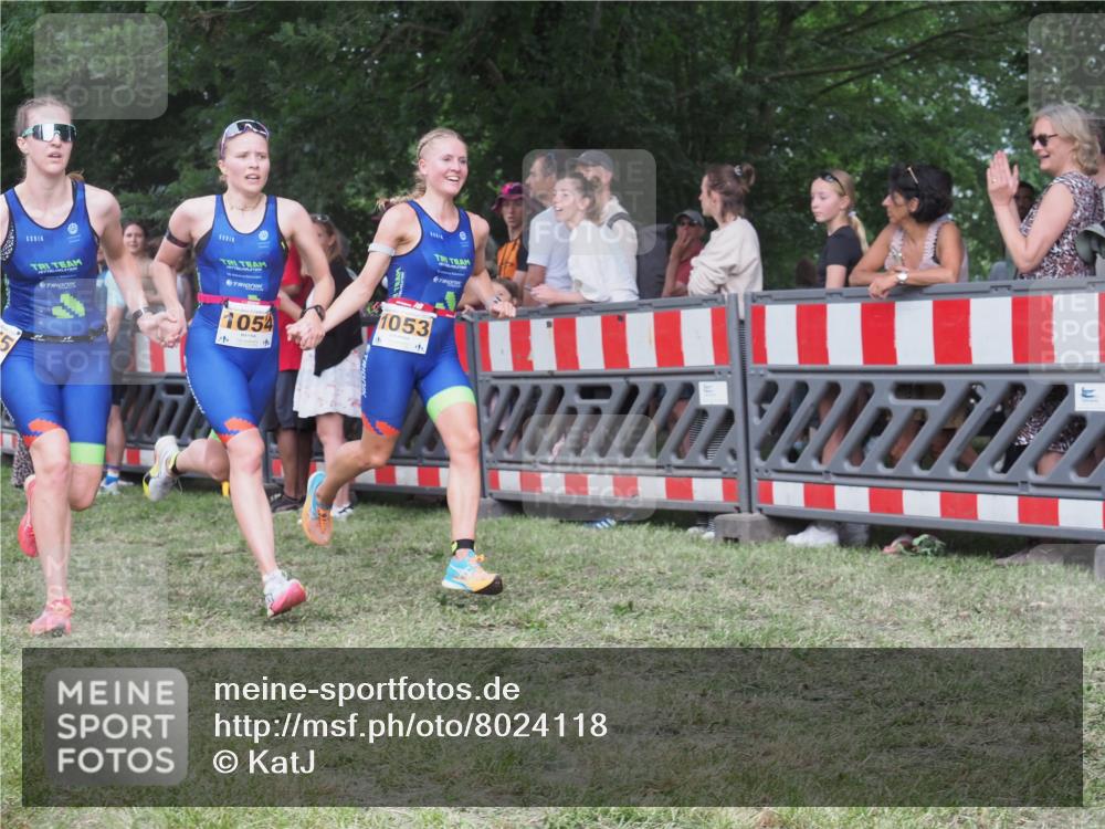 21.06.2025 - 27. Vierlanden-Triathlon KatJ http://msf.ph/oto/8024118 15.06.2025 13:25:48 Ziel 13, 1053, 1054, 1055 meine-sportfotos.de