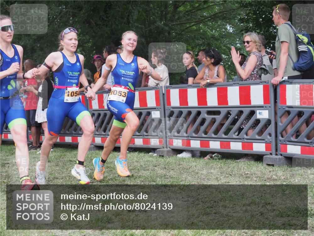 21.06.2025 - 27. Vierlanden-Triathlon KatJ http://msf.ph/oto/8024139 15.06.2025 13:25:48 Ziel 13, 1053, 1054, 1055 meine-sportfotos.de