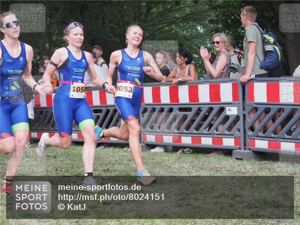 21.06.2025 - 27. Vierlanden-Triathlon KatJ http://msf.ph/oto/8024151 15.06.2025 13:25:48 Ziel 13, 1053, 1054, 1055 meine-sportfotos.de