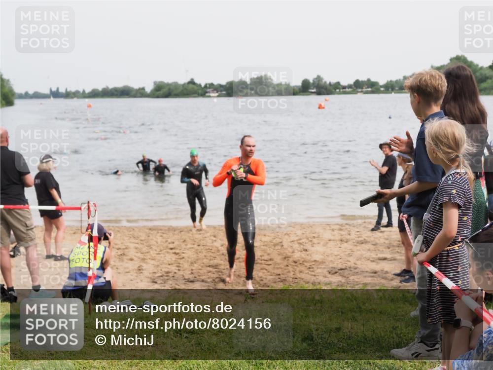 21.06.2025 - 27. Vierlanden-Triathlon MichiJ http://msf.ph/oto/8024156 15.06.2026 10:55:18 Schwimmen 661, 725, 740 meine-sportfotos.de
