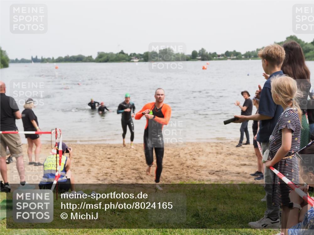 21.06.2025 - 27. Vierlanden-Triathlon MichiJ http://msf.ph/oto/8024165 15.06.2026 10:55:18 Schwimmen 661, 725, 740 meine-sportfotos.de