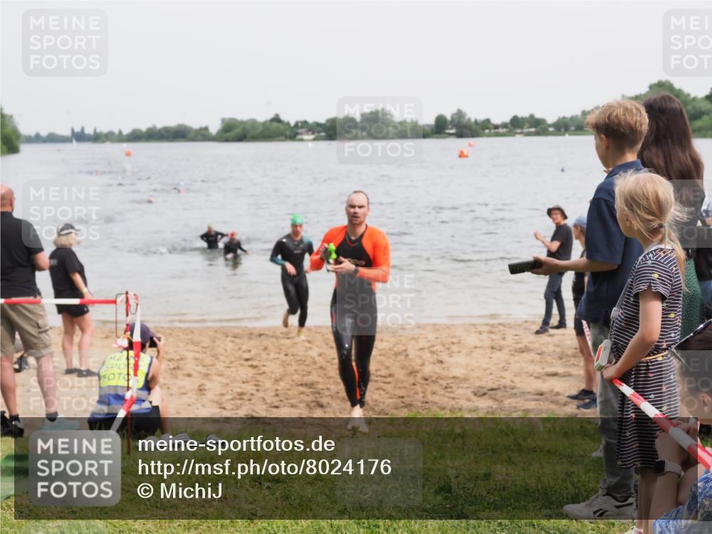 21.06.2025 - 27. Vierlanden-Triathlon MichiJ http://msf.ph/oto/8024176 15.06.2026 10:55:18 Schwimmen 661, 725, 740 meine-sportfotos.de