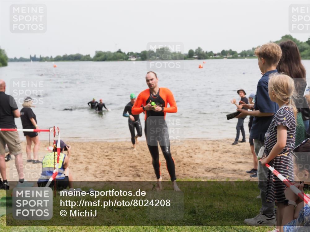 21.06.2025 - 27. Vierlanden-Triathlon MichiJ http://msf.ph/oto/8024208 15.06.2026 10:55:18 Schwimmen 661, 725, 740 meine-sportfotos.de