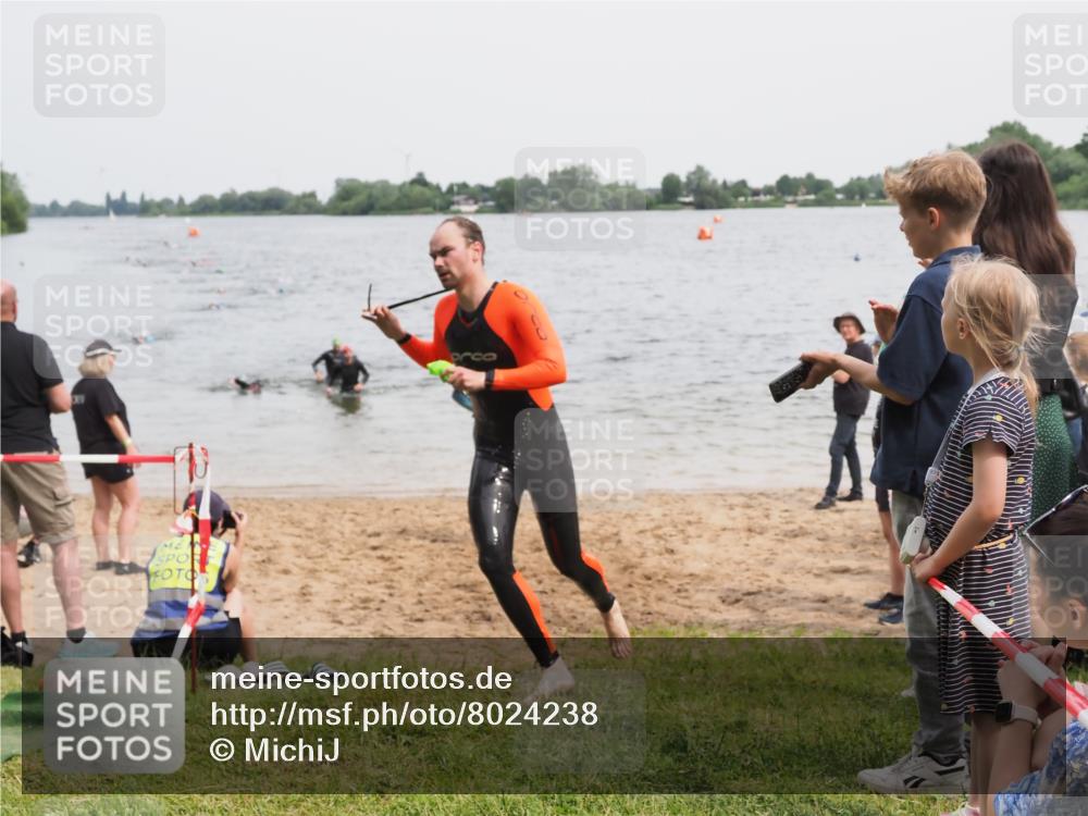 21.06.2025 - 27. Vierlanden-Triathlon MichiJ http://msf.ph/oto/8024238 15.06.2026 10:55:19 Schwimmen 661, 725, 740 meine-sportfotos.de