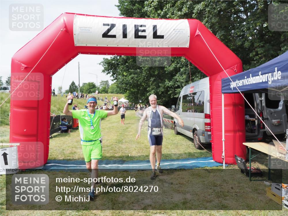 21.06.2025 - 27. Vierlanden-Triathlon MichiJ http://msf.ph/oto/8024270 15.06.2026 11:51:06 Ziel 387 meine-sportfotos.de