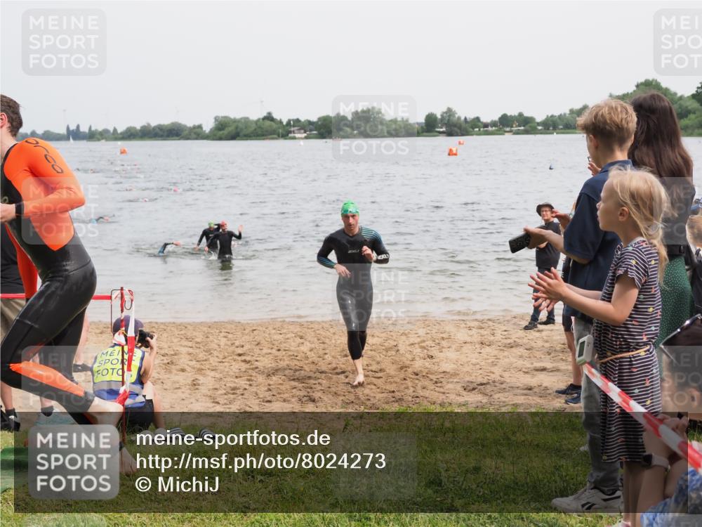 21.06.2025 - 27. Vierlanden-Triathlon MichiJ http://msf.ph/oto/8024273 15.06.2026 10:55:20 Schwimmen 661, 725, 740 meine-sportfotos.de