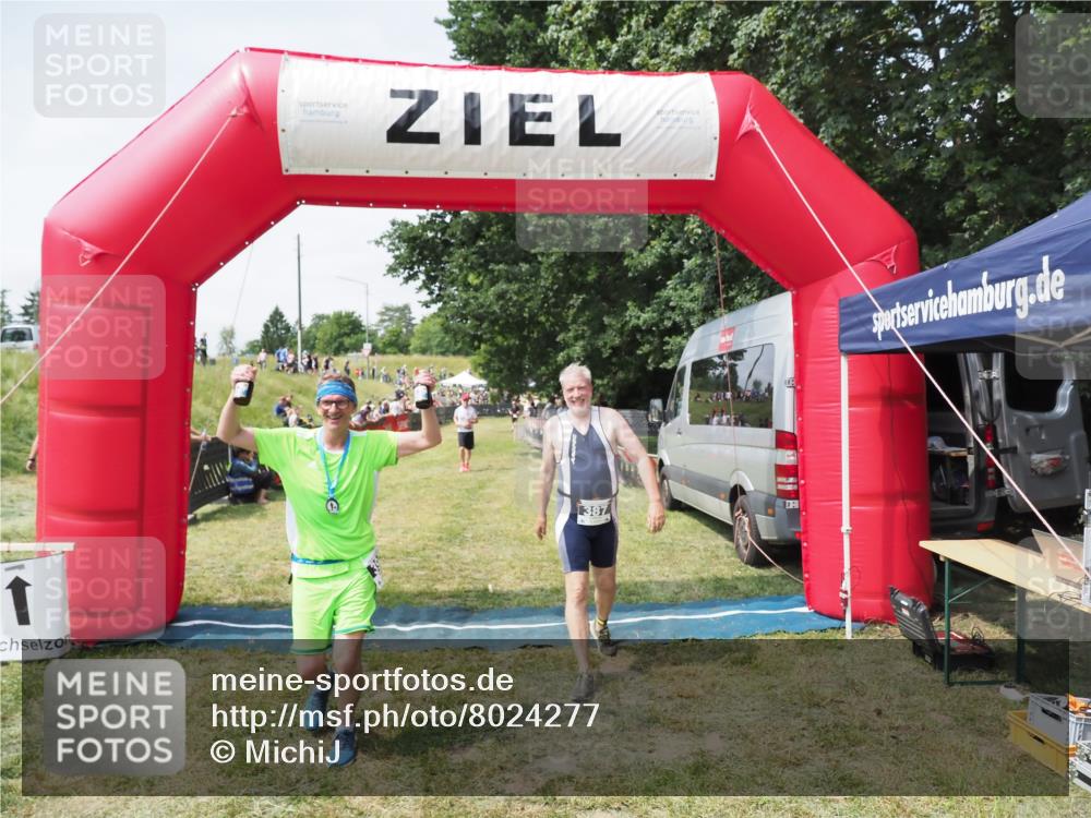 21.06.2025 - 27. Vierlanden-Triathlon MichiJ http://msf.ph/oto/8024277 15.06.2026 11:51:06 Ziel 387 meine-sportfotos.de