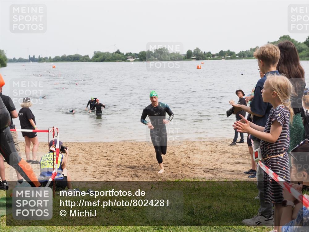 21.06.2025 - 27. Vierlanden-Triathlon MichiJ http://msf.ph/oto/8024281 15.06.2026 10:55:20 Schwimmen 661, 725, 740 meine-sportfotos.de