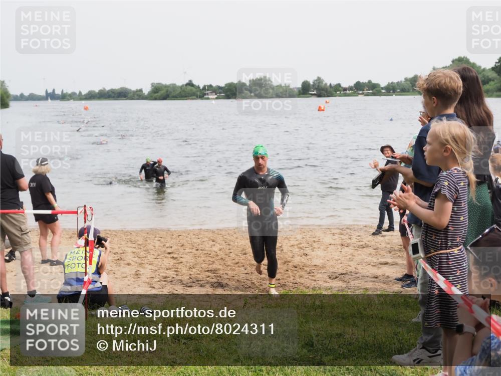 21.06.2025 - 27. Vierlanden-Triathlon MichiJ http://msf.ph/oto/8024311 15.06.2026 10:55:20 Schwimmen 661, 725, 740 meine-sportfotos.de