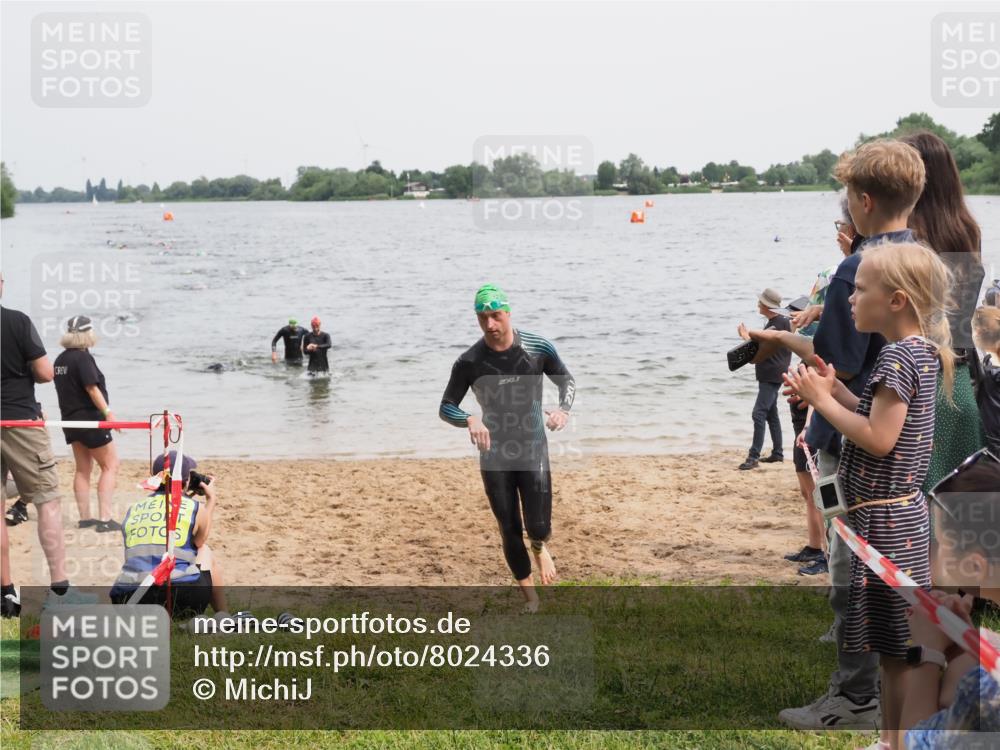 21.06.2025 - 27. Vierlanden-Triathlon MichiJ http://msf.ph/oto/8024336 15.06.2026 10:55:20 Schwimmen 661, 725, 740 meine-sportfotos.de