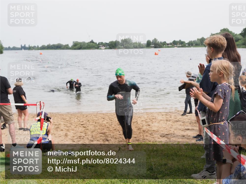 21.06.2025 - 27. Vierlanden-Triathlon MichiJ http://msf.ph/oto/8024344 15.06.2026 10:55:21 Schwimmen 661, 725, 740 meine-sportfotos.de