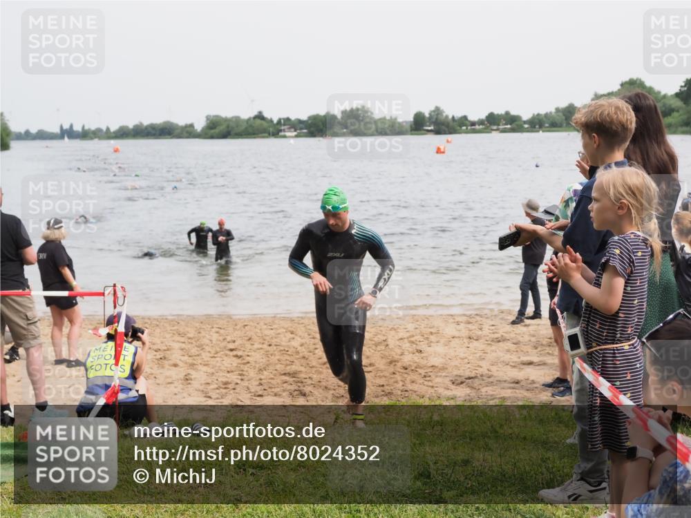 21.06.2025 - 27. Vierlanden-Triathlon MichiJ http://msf.ph/oto/8024352 15.06.2026 10:55:21 Schwimmen 661, 725, 740 meine-sportfotos.de