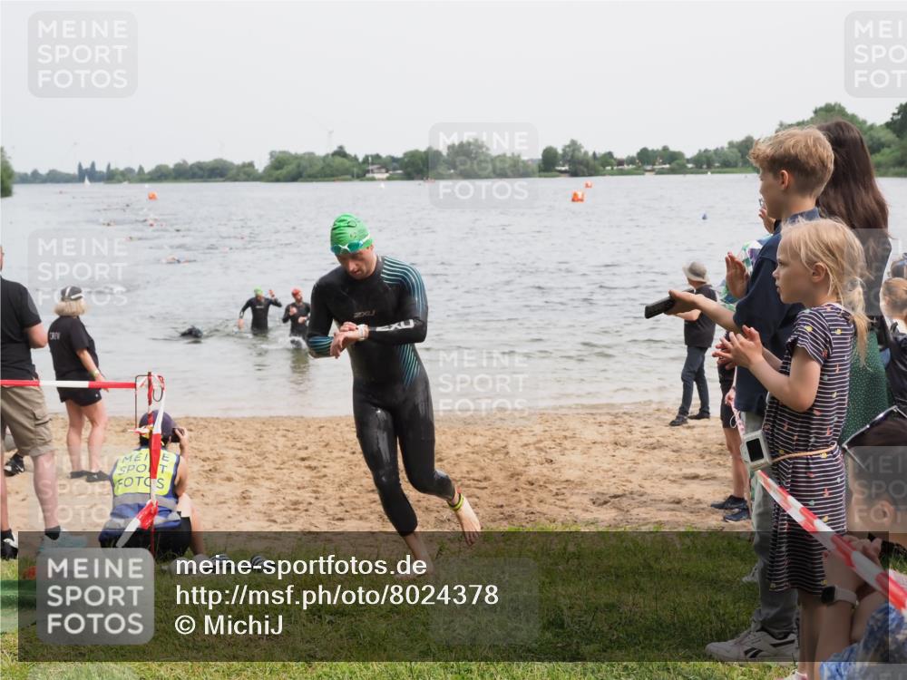 21.06.2025 - 27. Vierlanden-Triathlon MichiJ http://msf.ph/oto/8024378 15.06.2026 10:55:21 Schwimmen 661, 725, 740 meine-sportfotos.de